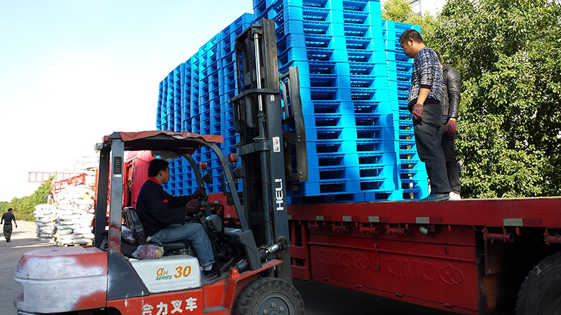 塑料托盤廠家提示，你應(yīng)該知道的塑料托盤使用和保養(yǎng)知識(shí)