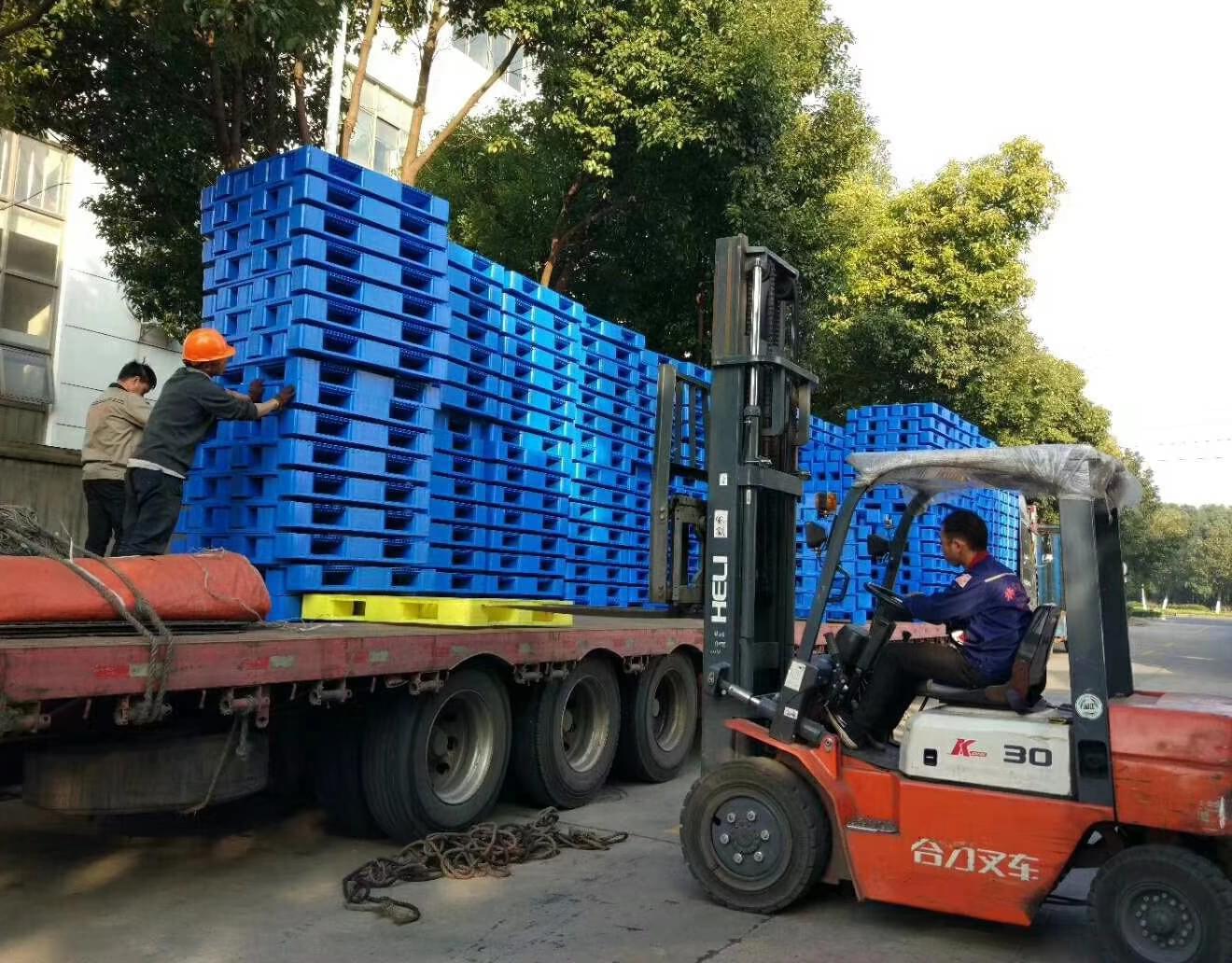 塑料托盤常用材質(zhì)有哪些？性能方面有何異同？