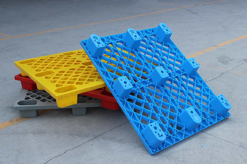 為什么九腳塑料托盤更受歡迎？?jī)r(jià)格更便宜?