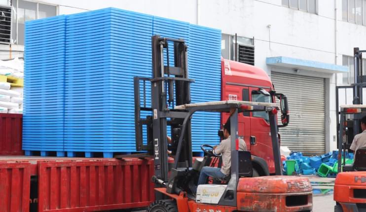 物價猛漲的時代，塑料托盤價格背道而馳！